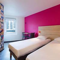 Cabrio Twin Room with Bathroom
