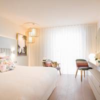 Deluxe Queen Room with Balcony