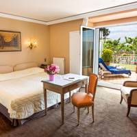 Double Room Terrace, with Garden and Old Port view