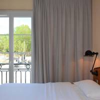Superior King Room with View