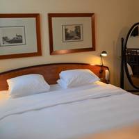 Comfort Queen Room