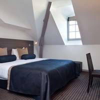 Superior Queen Room with Queen Bed - Non-Smoking
