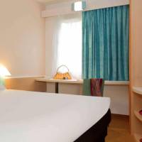 2 Adjacent Rooms
