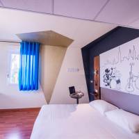 Standard Room with One Double Bed and One Single Bed