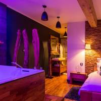 Suite with Jacuzzi and Sauna