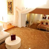 Queen Suite with Spa Bath