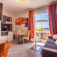 Deluxe One-Bedroom Apartment with Sea View