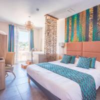 Deluxe One-Bedroom Apartment with Sea View
