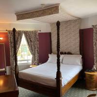 Four Poster Room