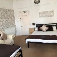 Deluxe Family Room (2 Adults + 1 Child)