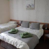 Family Room (3 Adults + 2 Children)