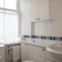 Deluxe Suite 7