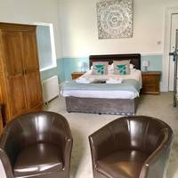 Large Family Room (2 Adults + 2 Children)