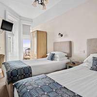 Standard Twin Room with View 