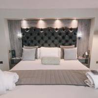 King Suite with Hot Tub