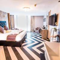 Deluxe Room with Hot Tub