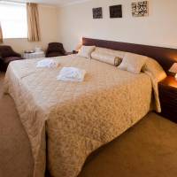 Family Room (2 Adults + 2 Children)