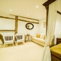 Four Poster King Room with luxury en-suite with spa bath and large walk in shower