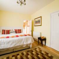 Deluxe Super King or Twin with luxury en-suite spa tub