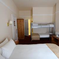 Family Room (2 Adults + 2 Children)