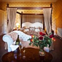 Four Poster Room