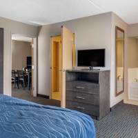 King Suite with Roll-In Shower - Accessible/Non-Smoking