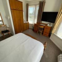 Double En-Suite Room Connected to Single Room