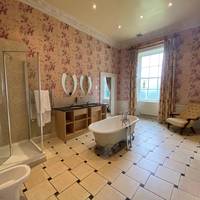 Luxury Suite