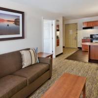 One-Bedroom Queen Suite - Non-Smoking