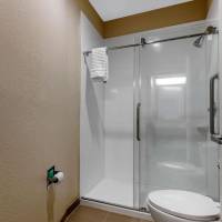 King Suite with Shower - Non-Smoking
