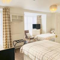 Family Room (2 Adults + 2 Children)
