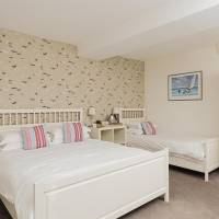 Family Room (2 Adults + 1 Child)