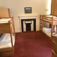 Dormitory Room with Shared Bathroom (6 Adults)