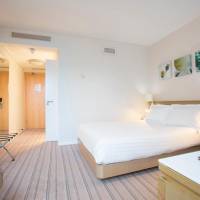 Queen Room with River View - Mobility Access