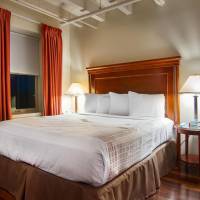 One-Bedroom Queen Suite