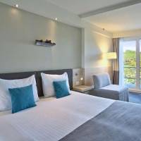 Deluxe Double Room (2 Adults + 1 Child)