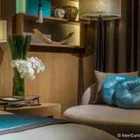 2 Single Beds Classic City View
