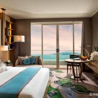 1 King Classic Ocean View High Floor