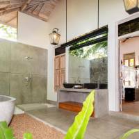 One-Bedroom Colonial mansion with Pool