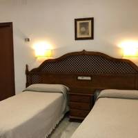Economy Twin Room - en planta baja cerca de la recepción y la cafetería