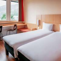 Standard Twin Room with Mountain View
