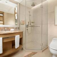 1 King Bed Premium Lounge Access