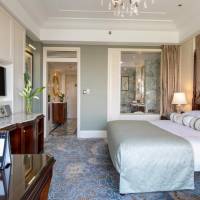 North Select King Bed Room