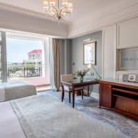 Family Room with Garden View