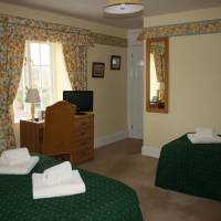 Family Room (2 Adults + 1 Child)
