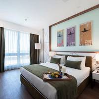 Corner Suite with Fast Track