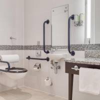 Queen Room with Roll In Shower - Mobility Accessible/Non-Smoking