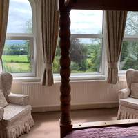Suite With Four Poster Bed