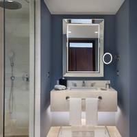 Deluxe Guest room, 1 Queen, City view