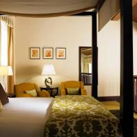One-Bedroom King Suite with Sofa Bed and Courtyard View